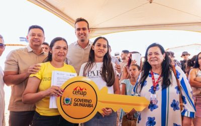 Governador em exercício entrega unidades habitacionais em Sumé