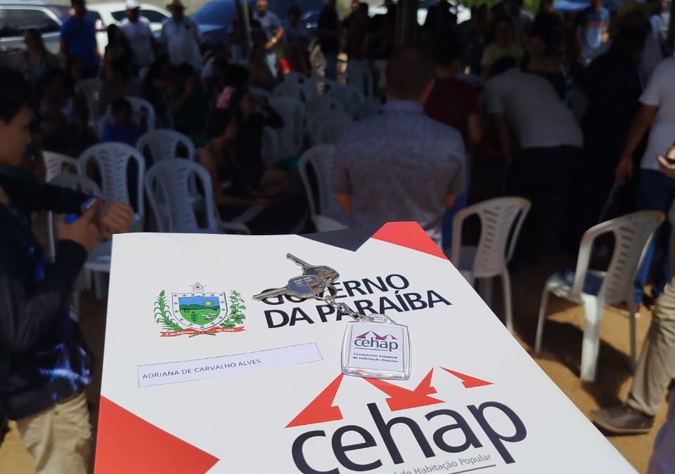 Governo do Estado entrega moradias a famílias de Gurjão e Sumé pelo Programa Parceiros da Habitação