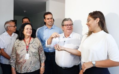 João Azevêdo assegura moradia digna com entrega de unidades habitacionais em João Pessoa