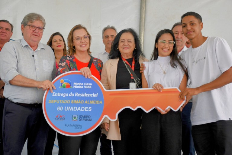 João Azevêdo entrega Residencial Deputado Simão Almeida e assegura moradia digna a 60 famílias de João Pessoa