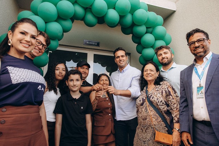 Governo do Estado entrega unidades habitacionais em Esperança