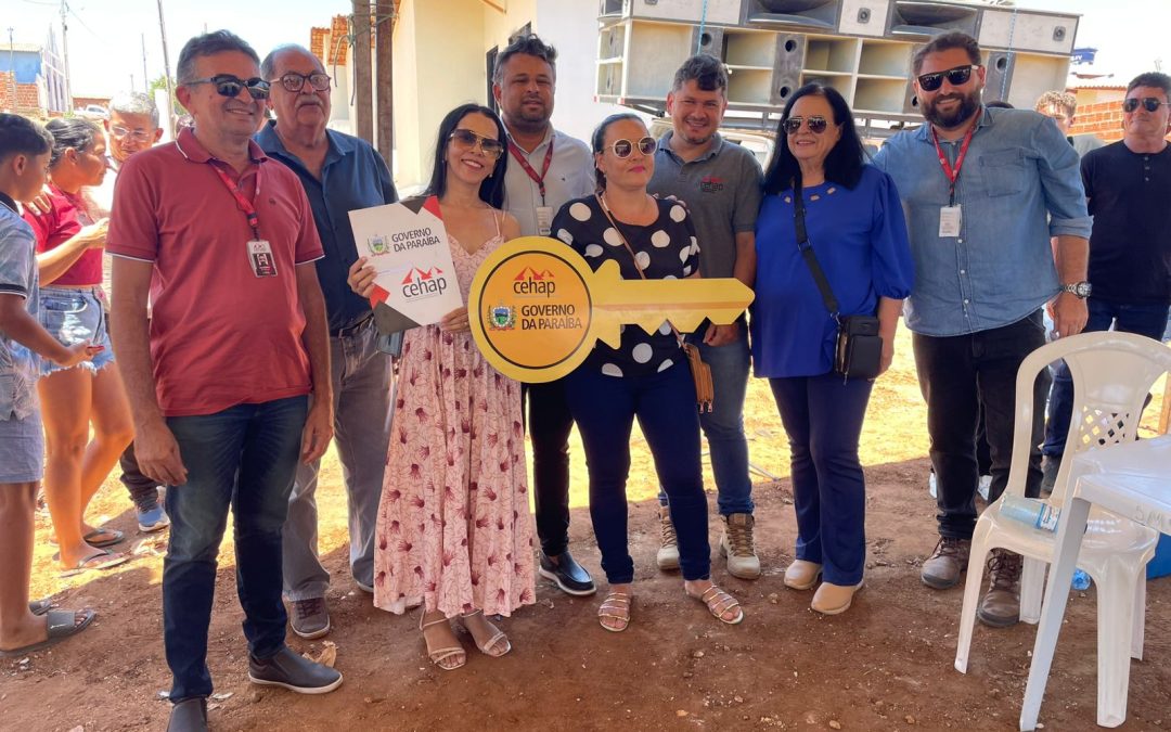 Governo do Estado entrega casas do Programa Parceiros da Habitação em Sumé