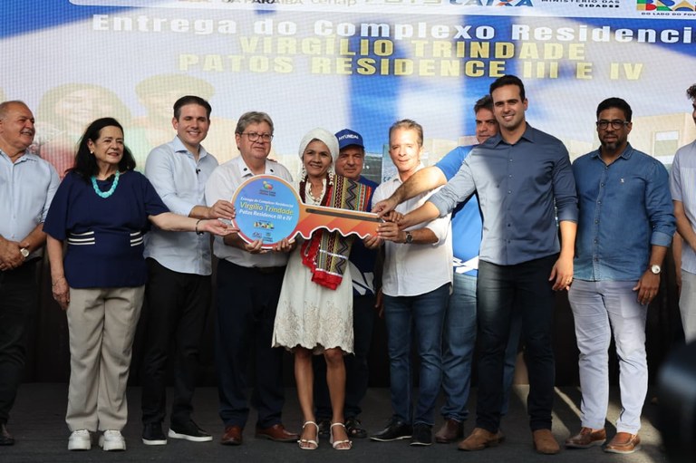 João Azevêdo entrega 128 apartamentos em Patos e reforça política habitacional no Sertão