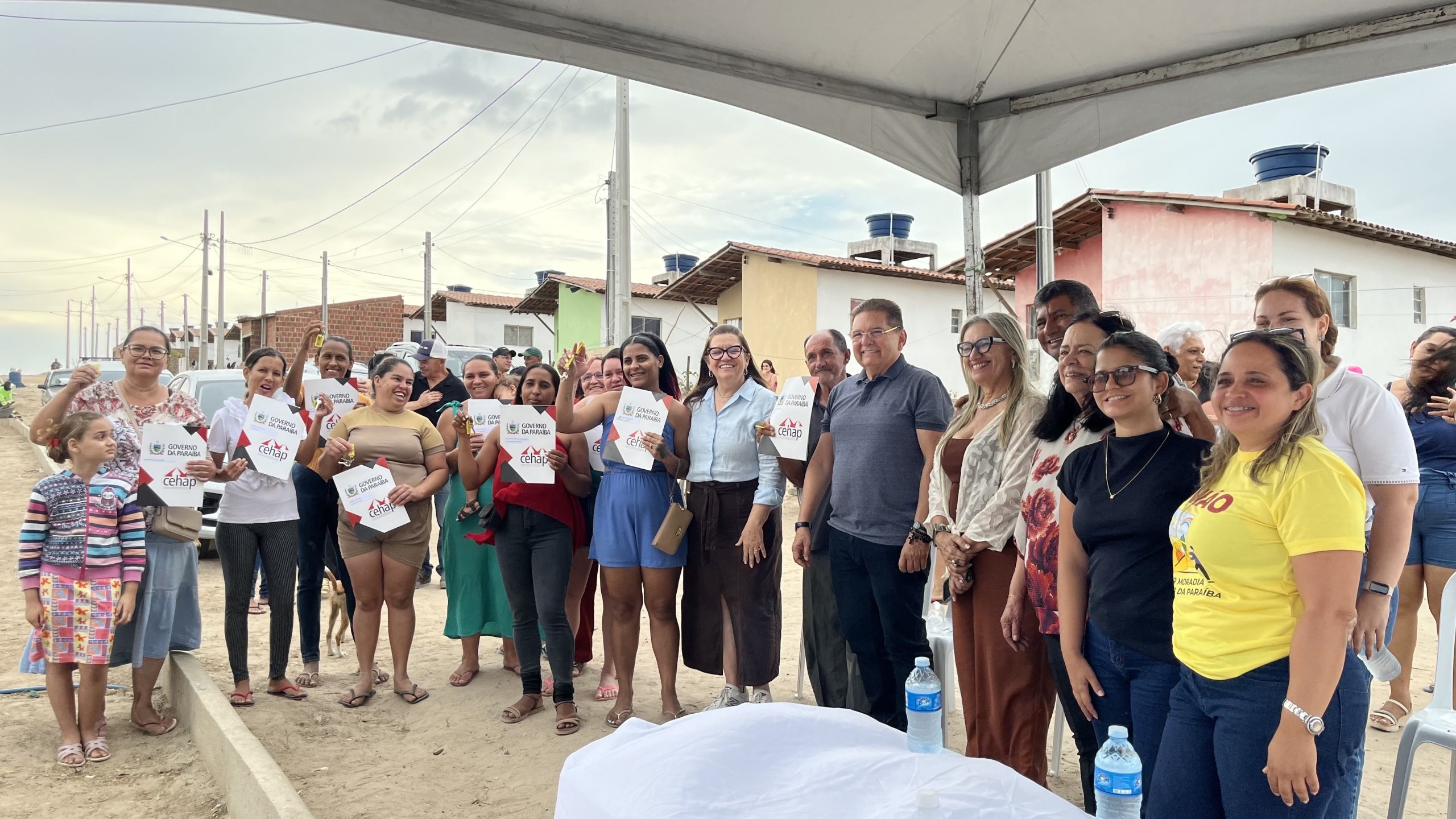 Governo da Paraíba entrega 20 casas do Programa Parceiros da Habitação em Pocinhos