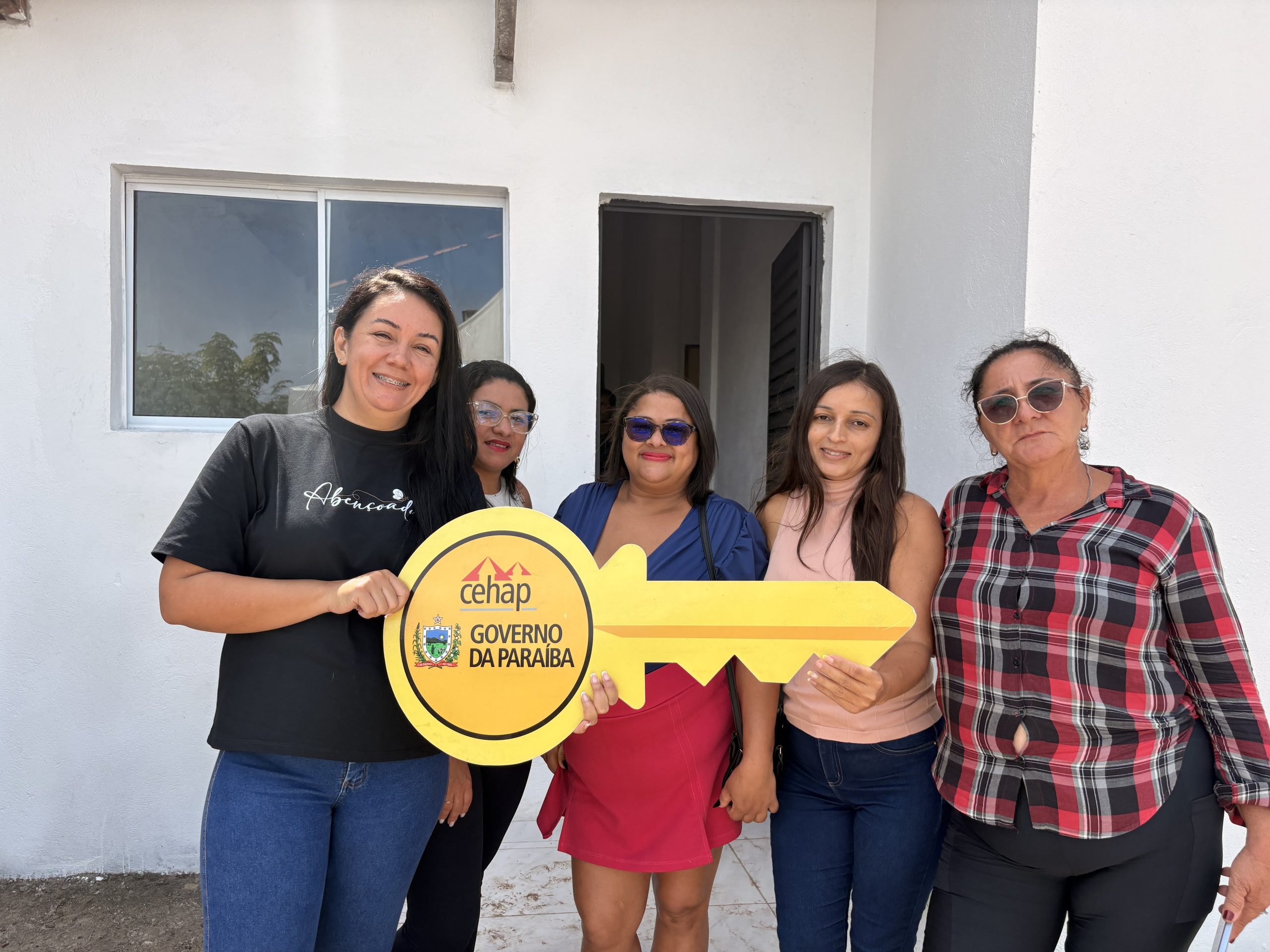 Governo da Paraíba entrega casas do Programa Parceiros da Habitação em Cabedelo